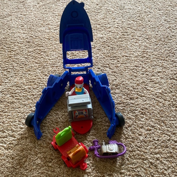 Fischer Price Disney Jr Mickey and the Roadster Racers transforming playset - Picture 9 of 15